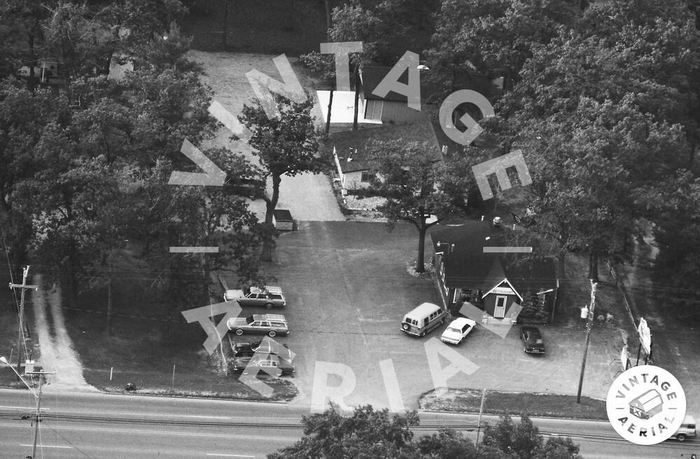 Powells Restaurant (Deer Track Inn) - 1989 Photo (newer photo)